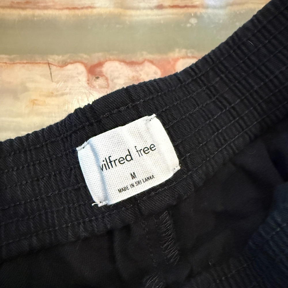 NWT Wilfred Free Nova Shorts Womens Black Elastic Waist Size M - Picture 4 of 7